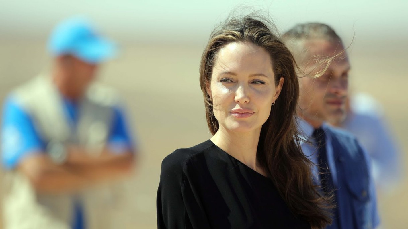 Dieu it biet ve benh liet nua mat Angelina Jolie mac phai-Hinh-10